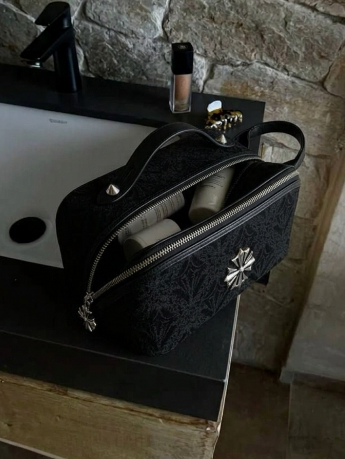 Onyx Toilet Bag